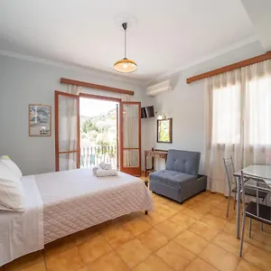 Vrettos Arts , Agia Efimia Grecia